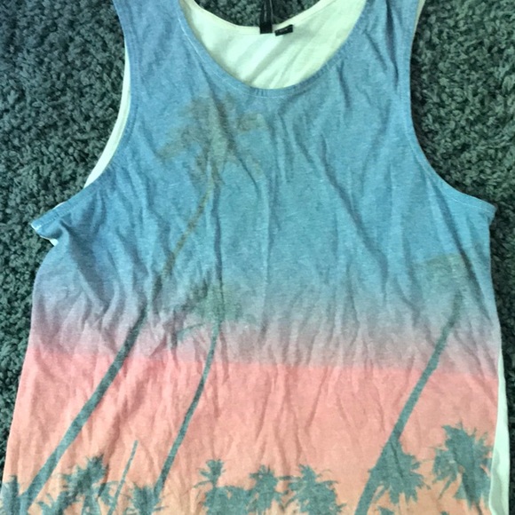 Tank tops - Picture 6 of 8